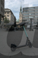 NEWS - Da stehen sie nun: Leih-E-Scooter in Hamburg