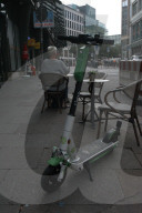 NEWS - Da stehen sie nun: Leih-E-Scooter in Hamburg