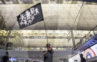 NEWS - Hongkong: Proteste bringen Flughafen zum Erliegen