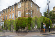FEATURE - Formschnittgärtnerei: Die Elefantenhecke nahe dem Finnsbury Park in London