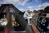 Canal boat painter Phil Speight