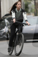 PEOPLE - Arnold Schwarzenegger fährt Velo mit Christina