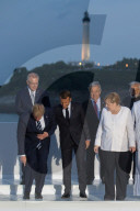 NEWS - G7 Gipfel: Familienfoto der Gipfelteilnehmer an der Strandpromenade von Biarritz
