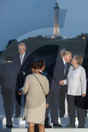 NEWS - G7 Gipfel: Familienfoto der Gipfelteilnehmer an der Strandpromenade von Biarritz