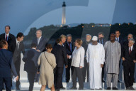 NEWS - G7 Gipfel: Familienfoto der Gipfelteilnehmer an der Strandpromenade von Biarritz