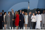 NEWS - G7 Gipfel: Familienfoto der Gipfelteilnehmer an der Strandpromenade von Biarritz