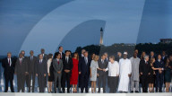 NEWS - G7 Gipfel: Familienfoto der Gipfelteilnehmer an der Strandpromenade von Biarritz