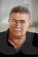 Israeli Labor leader Amir Peretz, ceremoniously shaves mustache