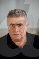 Israeli Labor leader Amir Peretz, ceremoniously shaves mustache