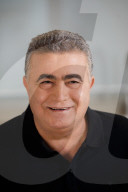 Israeli Labor leader Amir Peretz, ceremoniously shaves mustache