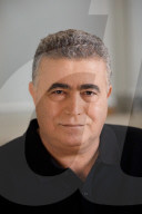 Israeli Labor leader Amir Peretz, ceremoniously shaves mustache