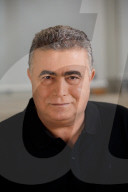 Israeli Labor leader Amir Peretz, ceremoniously shaves mustache