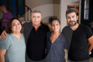 Israeli Labor leader Amir Peretz, ceremoniously shaves mustache