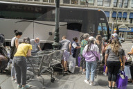 NEWS - New York: Studenten kaufen ein für ihre Zimmer an der Uni