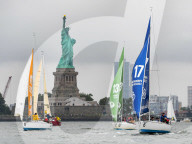 NEWS - Greta von Thunberg trifft per Segelschiff in New York ein