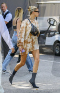 PREMIUM EXCLUSIVE Hailey Baldwin Shows Off Her Slender Stems During Lunch Date With A Gal Pal