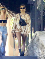 PREMIUM EXCLUSIVE Hailey Baldwin Shows Off Her Slender Stems During Lunch Date With A Gal Pal