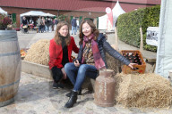 PEOPLE - Vicky Leandros mit Tochter Milana auf dem Gut Basthorst bei Hamburg