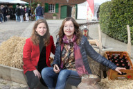 PEOPLE - Vicky Leandros mit Tochter Milana auf dem Gut Basthorst bei Hamburg