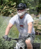 EXKLUSIV - Kurt Russell radelt mit Vollbart