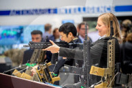 NEWS - Rundgang über die DSEI Waffenmesse in London