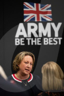 NEWS - Rundgang über die DSEI Waffenmesse in London