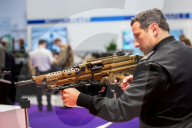 NEWS - Rundgang über die DSEI Waffenmesse in London