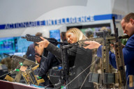 NEWS - Rundgang über die DSEI Waffenmesse in London