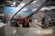 NEWS - Rundgang über die DSEI Waffenmesse in London