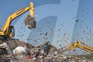 NEWS - Indonesien: Recycling in Bantar Gebang, die als die grösste Deponie der Welt gilt