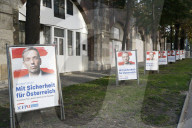 NEWS - Wahlplakate in Wien