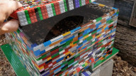 FEATURE - Weltpremiere: Lego-Bienenstock