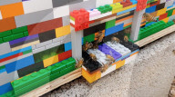 FEATURE - Weltpremiere: Lego-Bienenstock