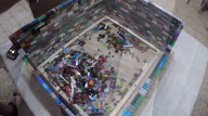 FEATURE - Weltpremiere: Lego-Bienenstock