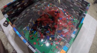FEATURE - Weltpremiere: Lego-Bienenstock