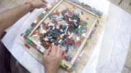 FEATURE - Weltpremiere: Lego-Bienenstock