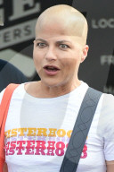 PEOPLE - Selma Blair besucht mit Sohn den Markt