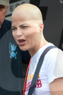 PEOPLE - Selma Blair besucht mit Sohn den Markt