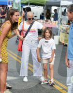 PEOPLE - Selma Blair besucht mit Sohn den Markt