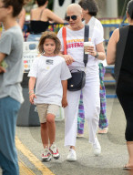 PEOPLE - Selma Blair besucht mit Sohn den Markt
