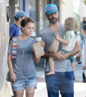PREMIUM EXCLUSIVE Natalie Portman Enjoys Famly Breakfast As She Hopes Critics Warm Up To 'Lucy In The Sky'