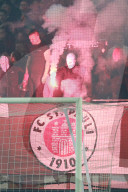 NEWS - Pyros am Derby zwischen dem HSV und St. Pauli in Hamburg