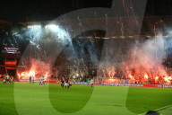 NEWS - Pyros am Derby zwischen dem HSV und St. Pauli in Hamburg