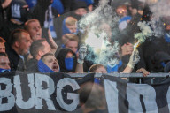 NEWS - Pyros am Derby zwischen dem HSV und St. Pauli in Hamburg