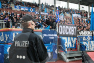 NEWS - Pyros am Derby zwischen dem HSV und St. Pauli in Hamburg