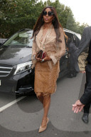 PEOPLE - Promis an der Burberry-Show der LFW