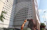 NEWS - Istanbul: High-Heels-Installation gegen Männergewalt