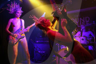 PEOPLE - Punk-Rock-Band The SoapGirls tritt halbnackt in Leicester auf