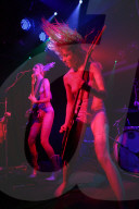 PEOPLE - Punk-Rock-Band The SoapGirls tritt halbnackt in Leicester auf