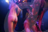 PEOPLE - Punk-Rock-Band The SoapGirls tritt halbnackt in Leicester auf